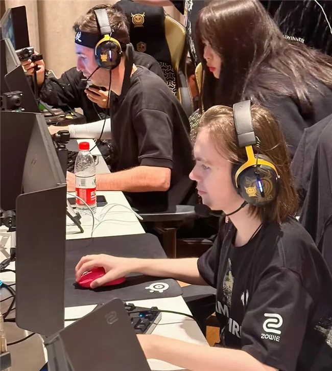 LGD Gaming 教练：无缘季后赛之后就没什么压力吧 大家都相信自己能赢