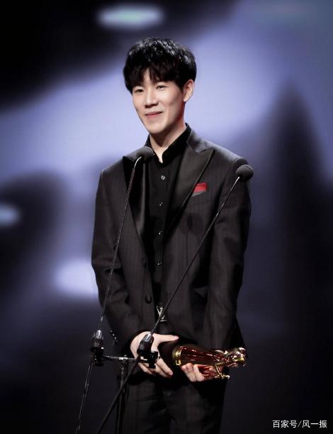 刚刚LSB官宣了原AD选手Envyy的离队，以及新AD选手Teddy的加入