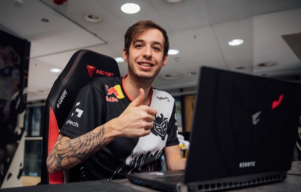 2024交叉研究：博彩成瘾与强迫症（OCD）在脑回路功能上的高度重合。（2024年跨学科研究：赌博成瘾与强迫症（OCD）的脑回路功能高度重叠）